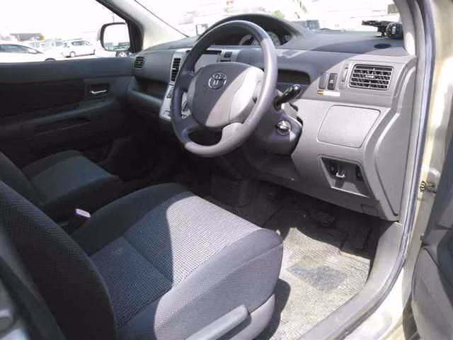 TOYOTA RAUM