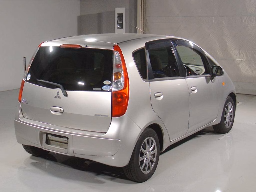 MITSUBISHI COLT