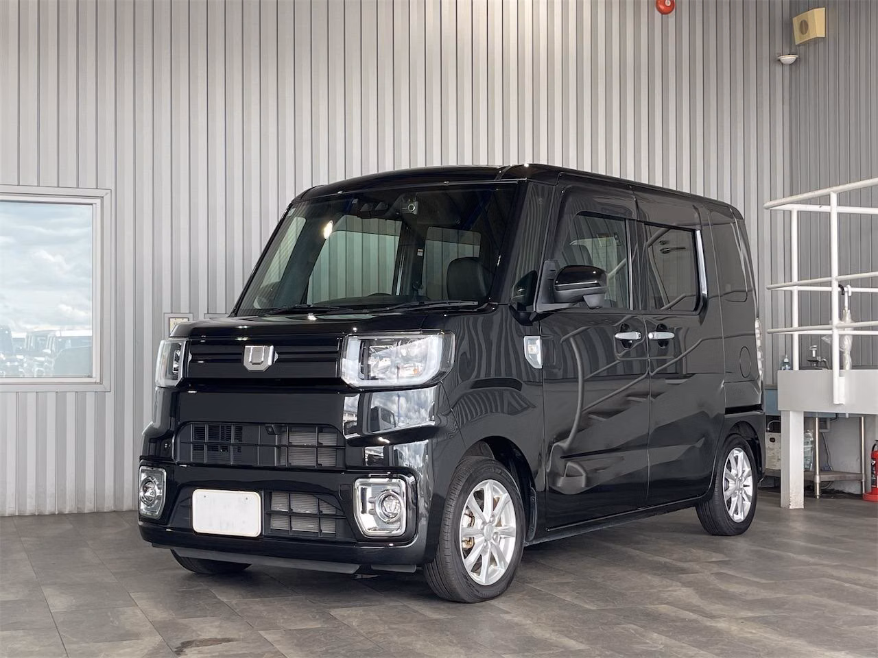 DAIHATSU WAKE