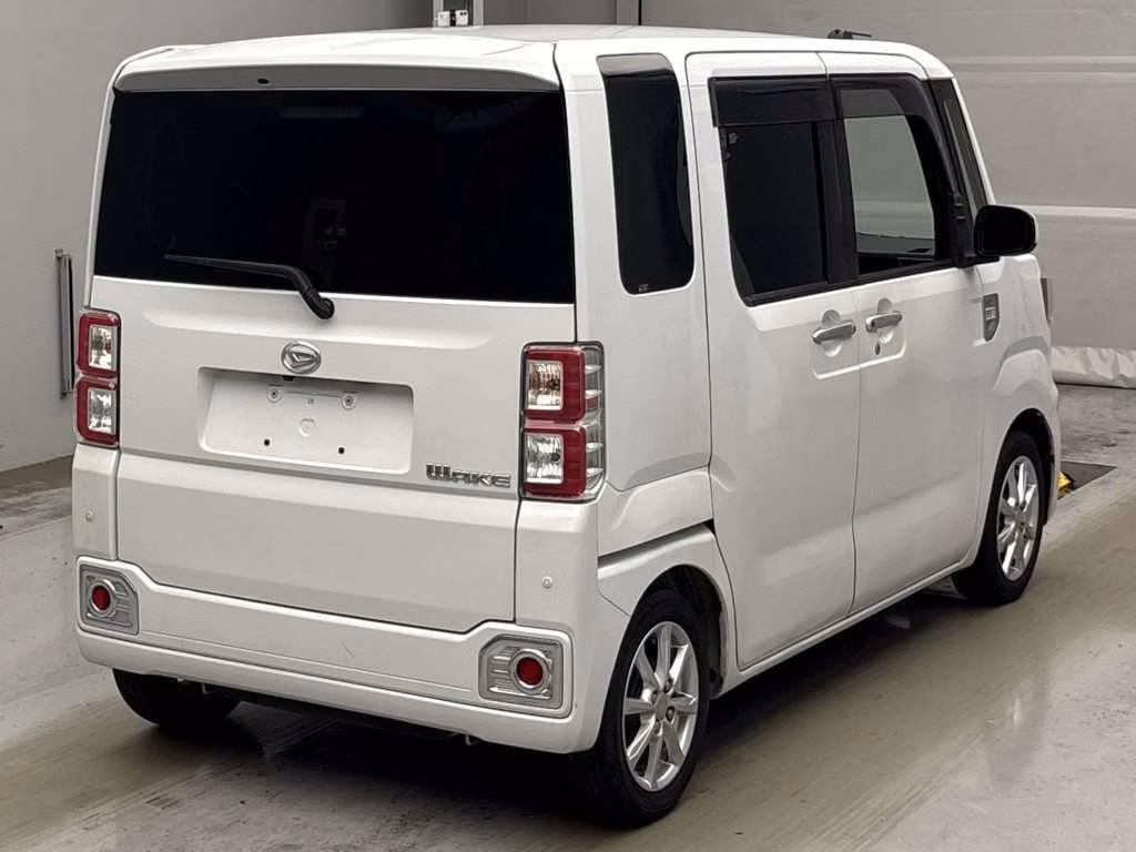 DAIHATSU WAKE