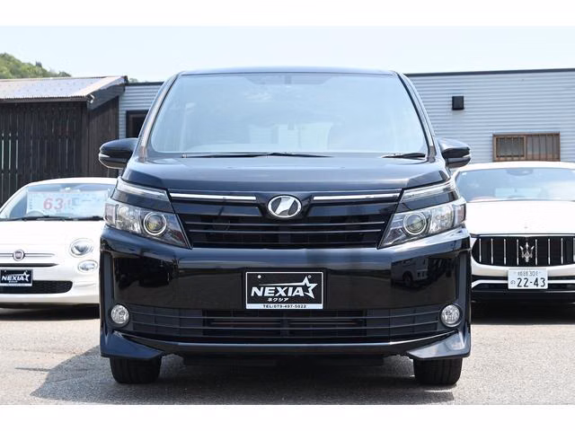 TOYOTA VOXY