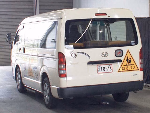 TOYOTA HIACE