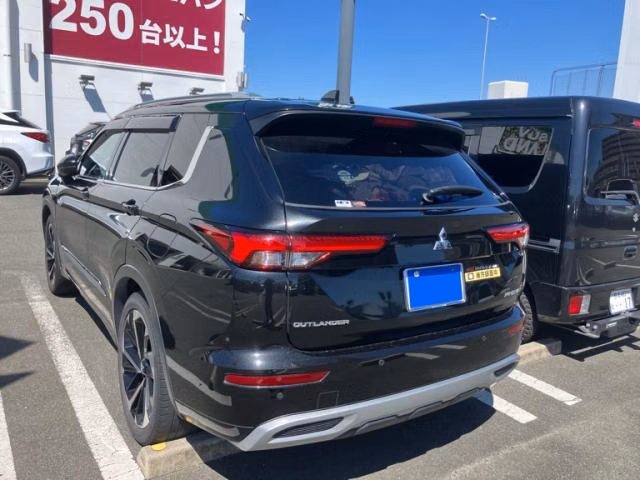 MITSUBISHI OUTLANDER