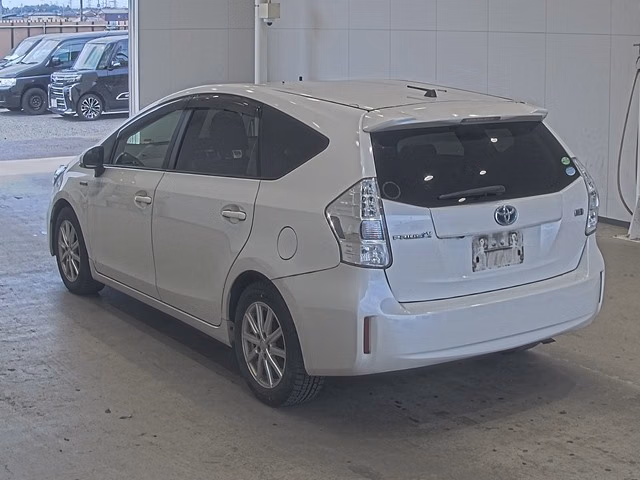 TOYOTA PRIUS ALPHA