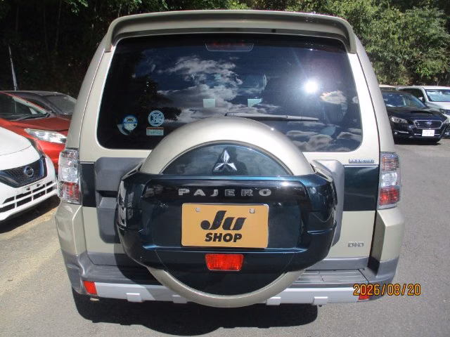 MITSUBISHI PAJERO