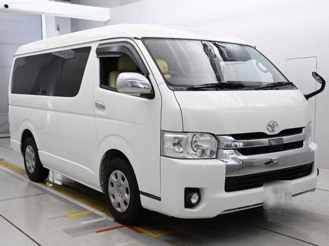 TOYOTA HIACE