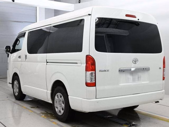 TOYOTA HIACE