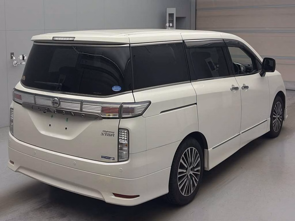 NISSAN ELGRAND