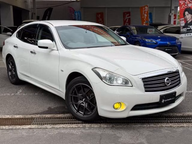 NISSAN FUGA