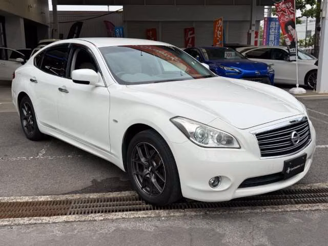 NISSAN FUGA