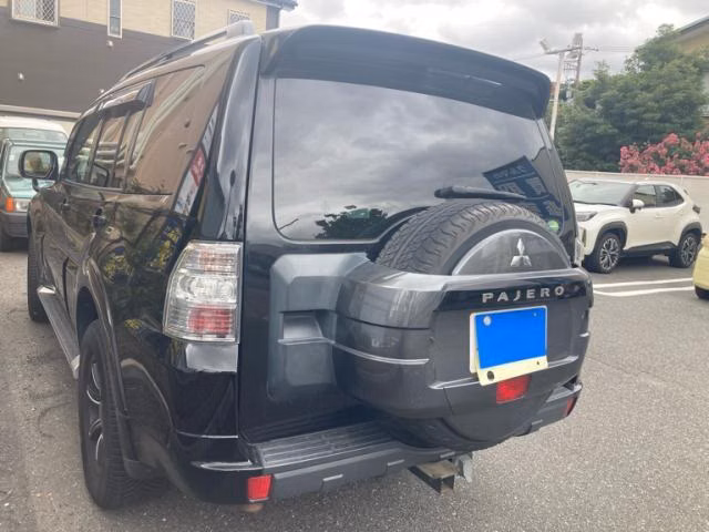 MITSUBISHI PAJERO