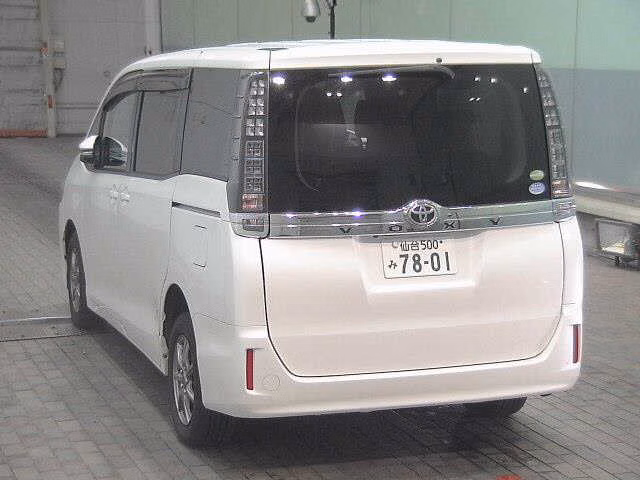 TOYOTA VOXY