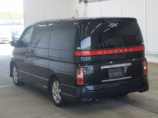 NISSAN ELGRAND