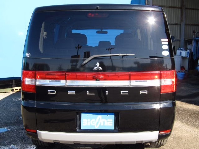 MITSUBISHI DELICA D:5
