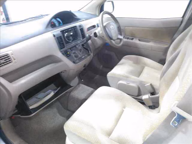TOYOTA RAUM
