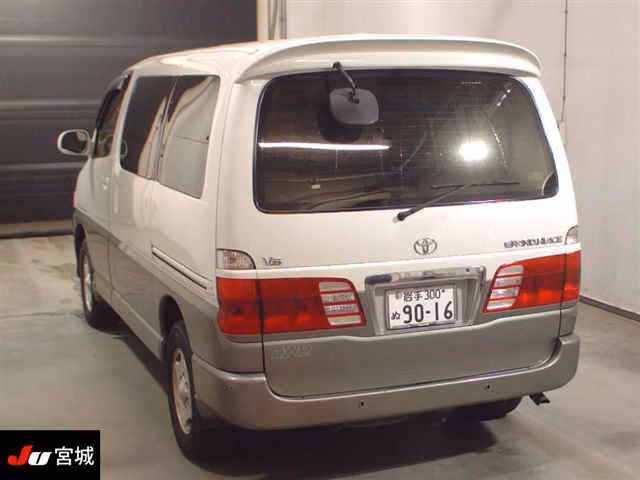 TOYOTA GRAND HIACE