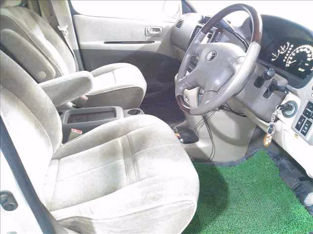 TOYOTA GRAND HIACE