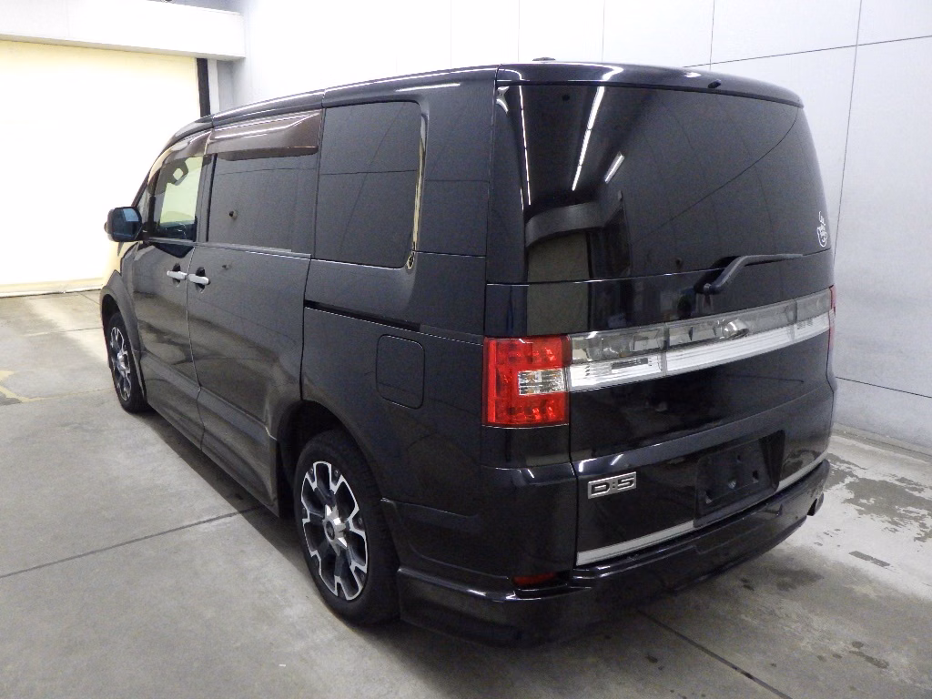 MITSUBISHI DELICA D:5