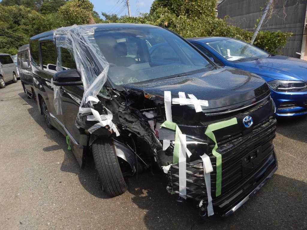 TOYOTA VOXY