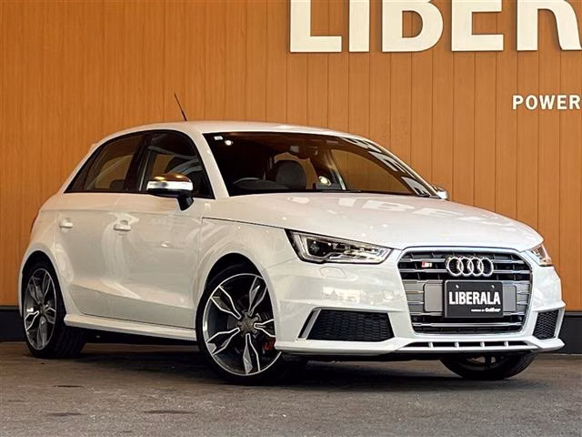 AUDI S1