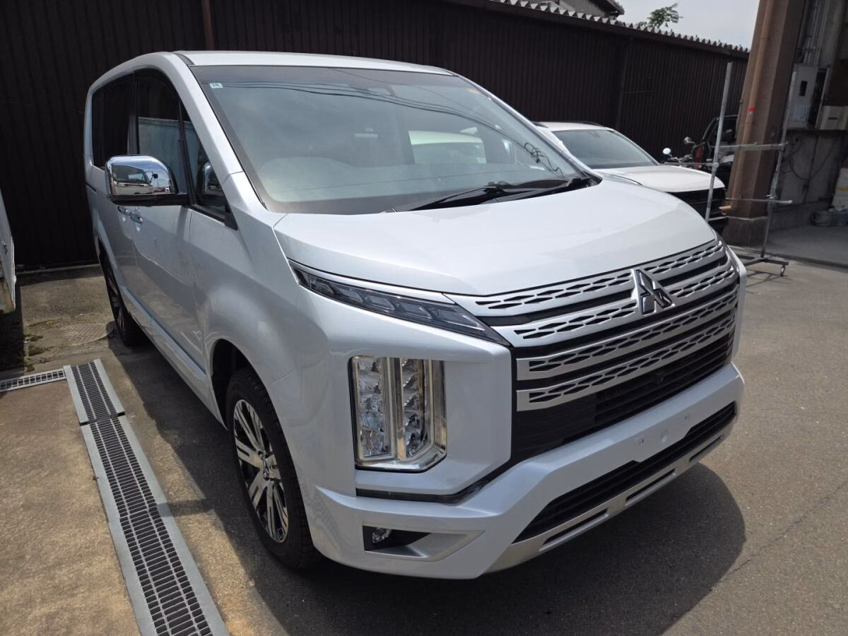 MITSUBISHI DELICA D:5