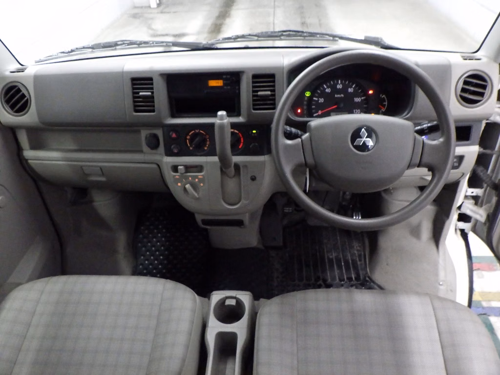 MITSUBISHI MINICAB