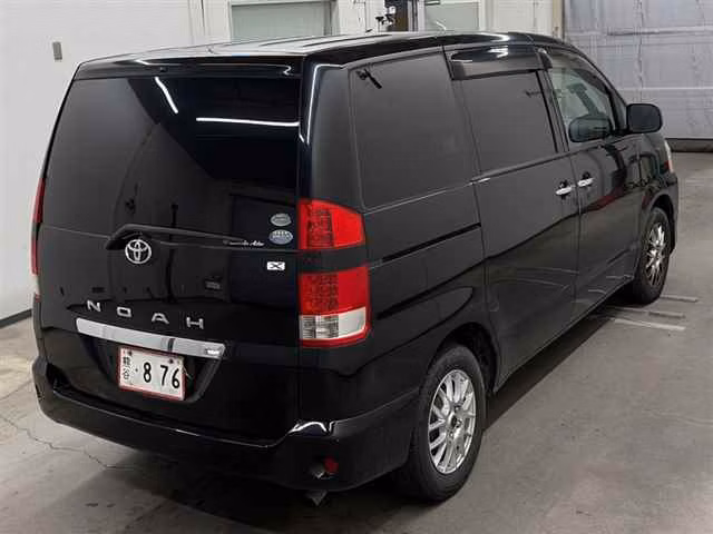 TOYOTA NOAH