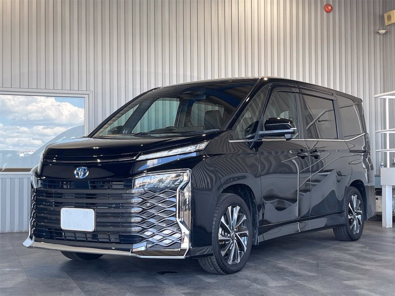 TOYOTA VOXY