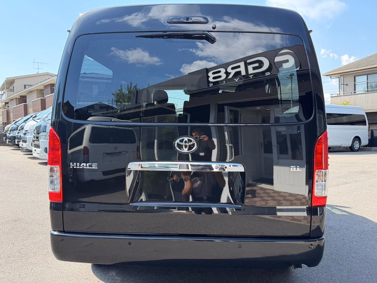 TOYOTA HIACE