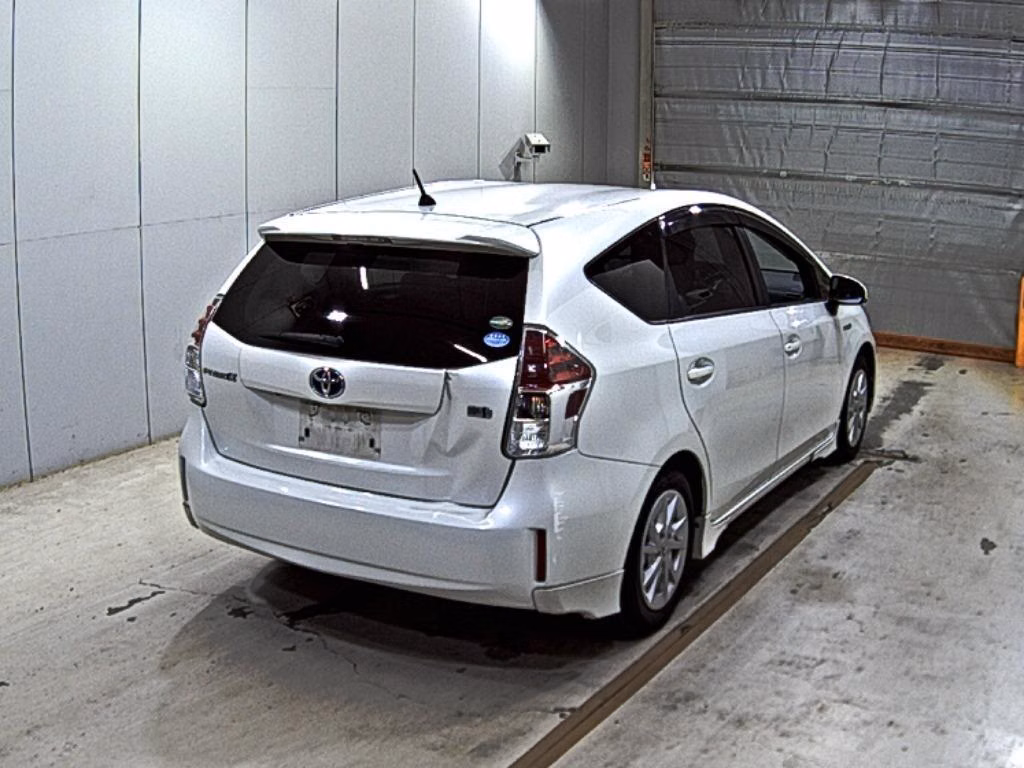 TOYOTA PRIUS ALPHA