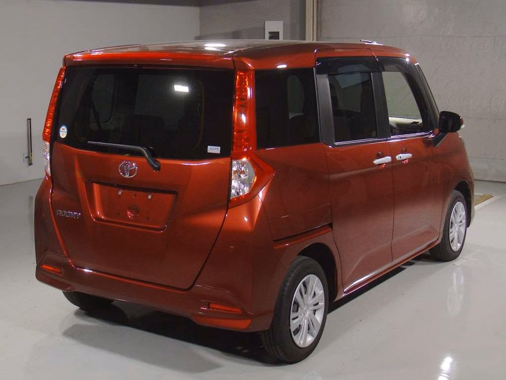 TOYOTA ROOMY