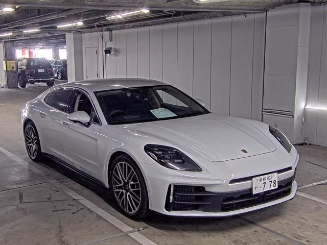 PORSCHE PANAMERA