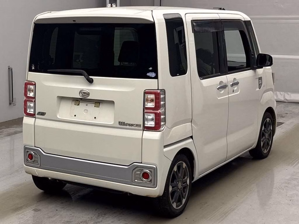 DAIHATSU WAKE