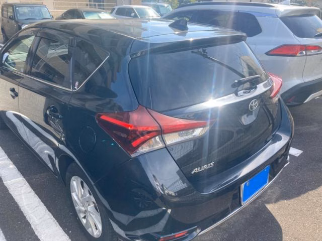 TOYOTA AURIS