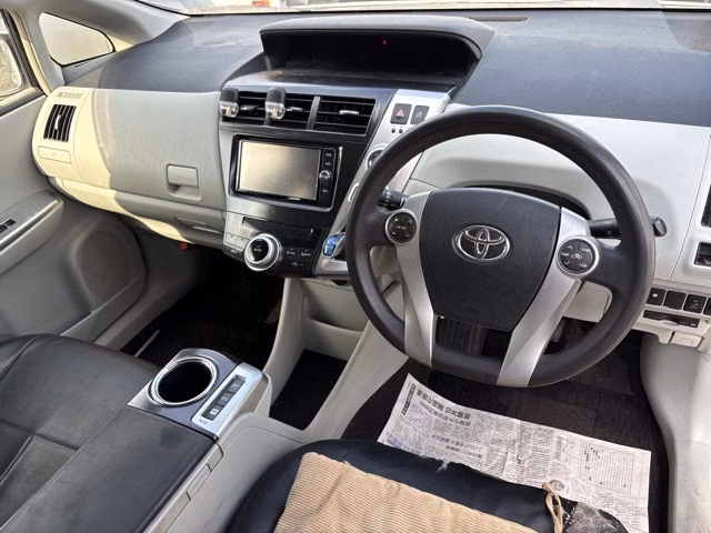 TOYOTA PRIUS ALPHA