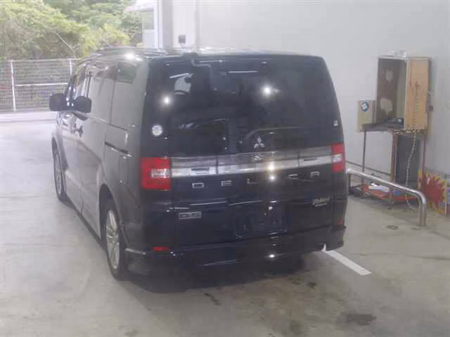MITSUBISHI DELICA D:5