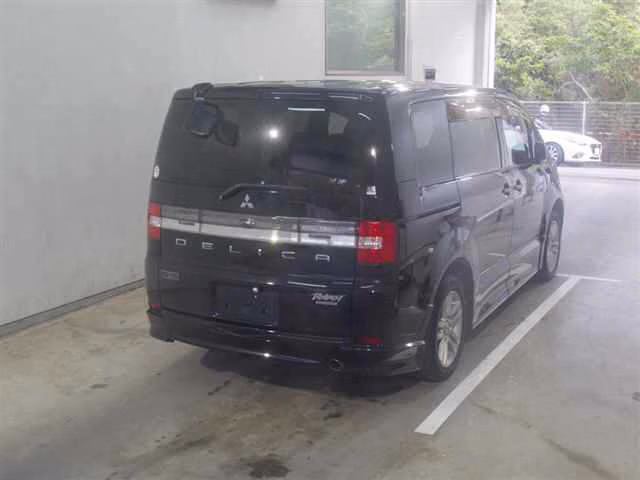 MITSUBISHI DELICA D:5