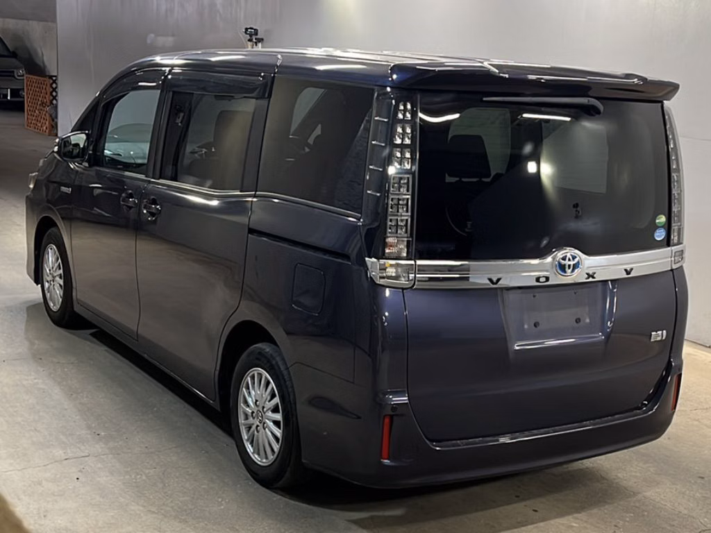 TOYOTA VOXY