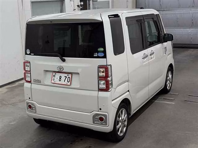 TOYOTA PIXIS MEGA