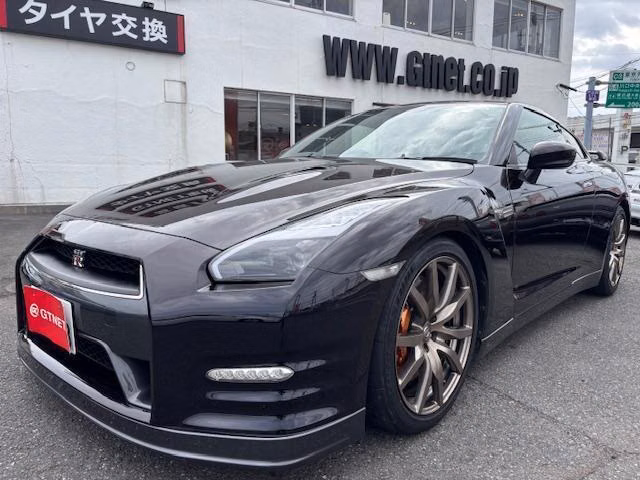 NISSAN GT-R