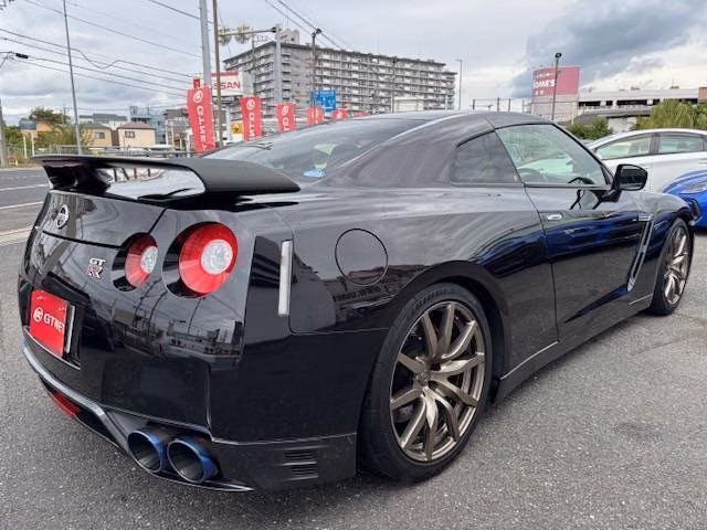 NISSAN GT-R
