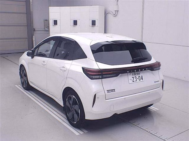 NISSAN AURA
