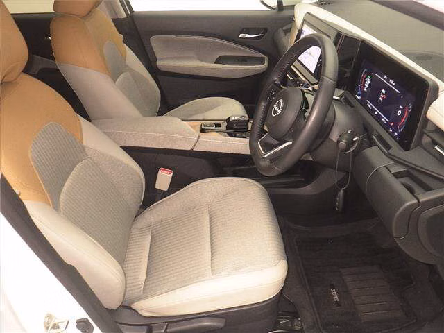 NISSAN AURA