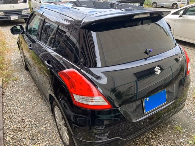 SUZUKI SWIFT