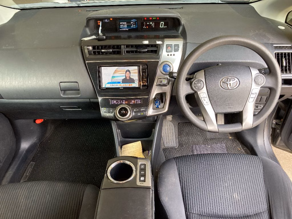 TOYOTA PRIUS ALPHA