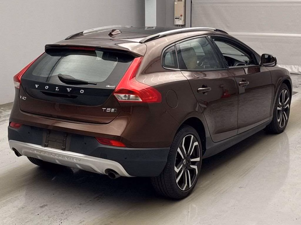 VOLVO V40