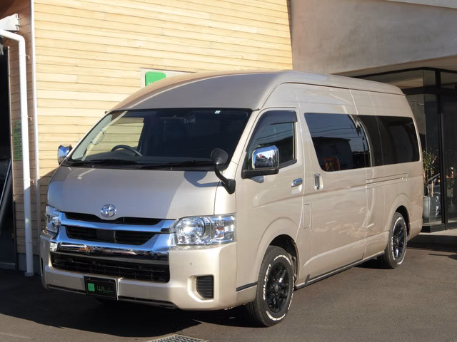 TOYOTA HIACE