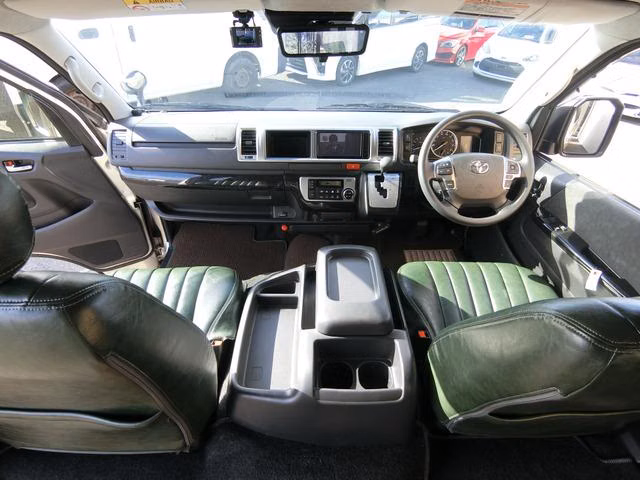 TOYOTA HIACE