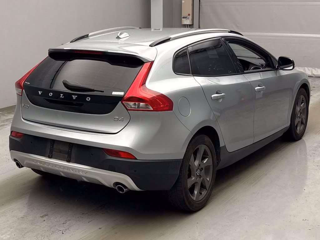 VOLVO V40