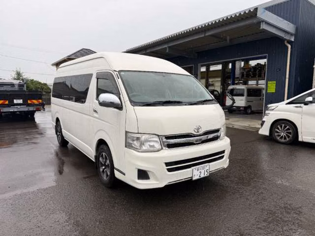 TOYOTA HIACE